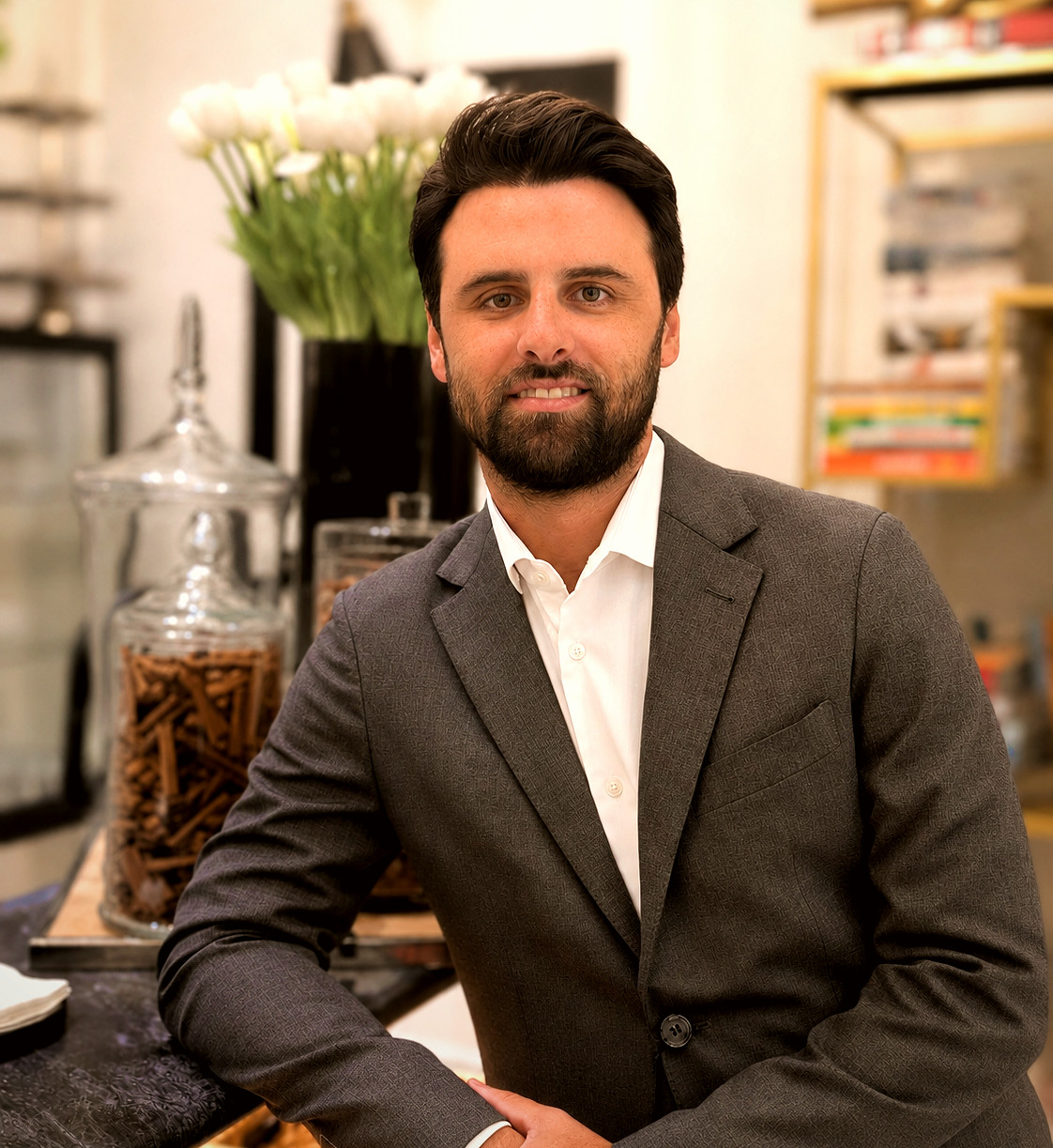 João Ferreira, fundador da menos uma
